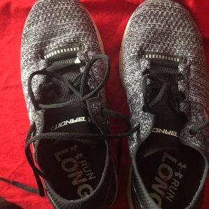 Under Armor sneakers 9 1/2